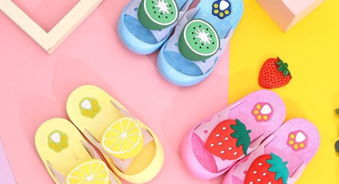 Children's slippers summer non-slip baby sandals and slippers children's hole shoes boys and girls beach children toddler shoes