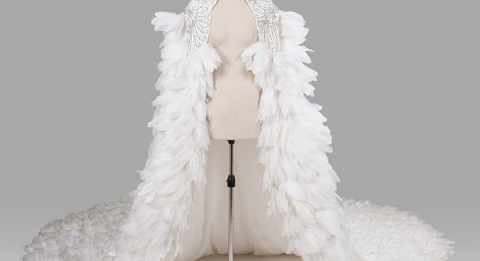 Ivory Wedding Wraps Elegant Beading Crystal Wedding Bolero Feather Photography Props Baby Shower Dress for Women Pregnant Woman